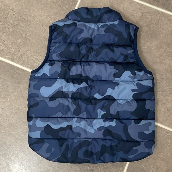 Gap Blue Camo Puffer Vest size 12-18 months - Picture 2 of 6
